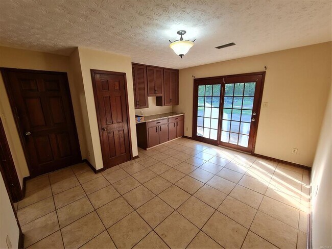 Building Photo - 6475 Halcyon Dr