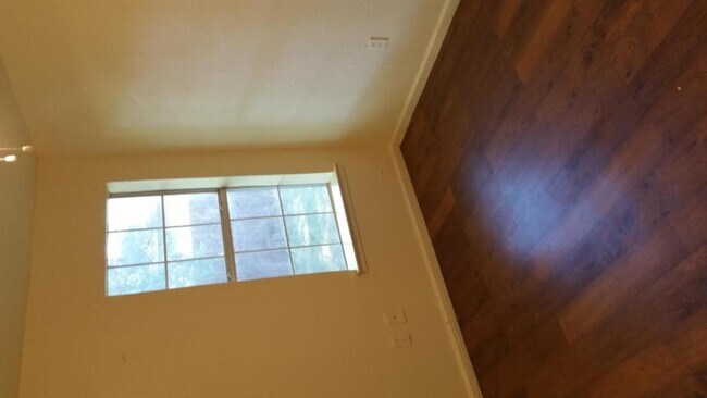 Building Photo - 120 San Saba Ave
