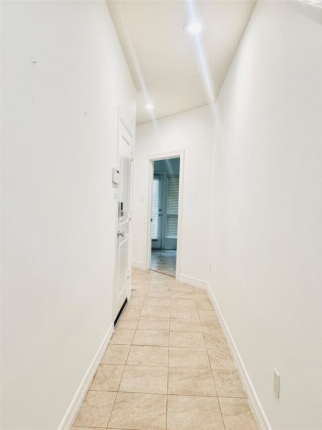 Building Photo - 3846 Center St