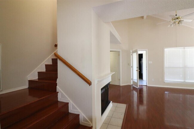 Building Photo - 1657 Kingspoint Dr