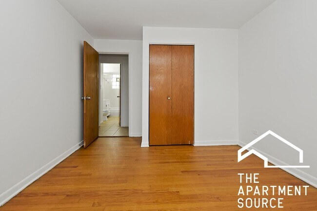 Foto del edificio - 3739 W 63rd St