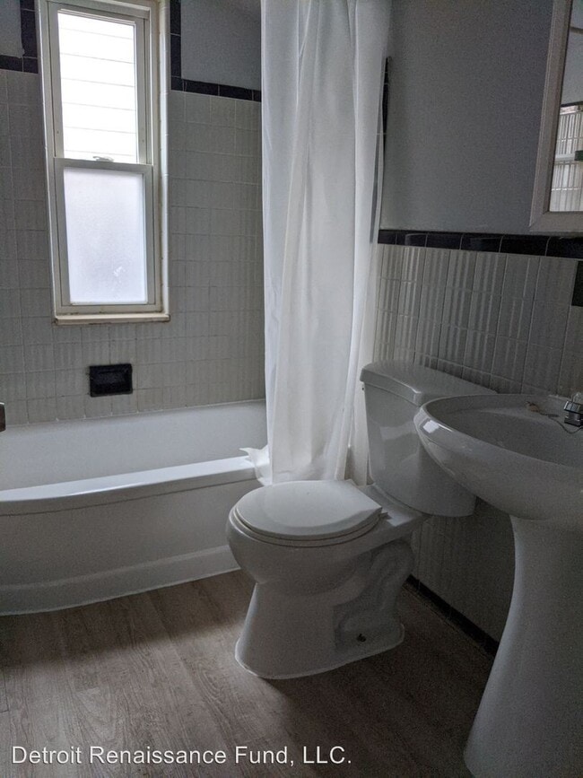 Building Photo - 3 br, 1.5 bath House - 17660 Runyon