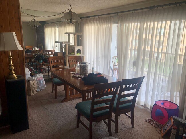 Foto del edificio - 4th Floor Corner Unit with Views of the Fr...
