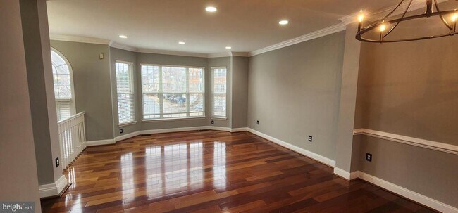 Building Photo - 44098 Saxony Terrace