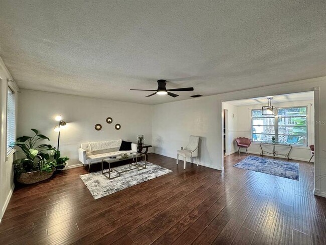 Foto del edificio - 7514 Spirea Dr