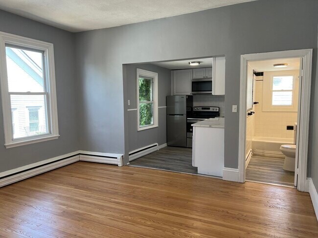 Building Photo - 121 Thorndike St