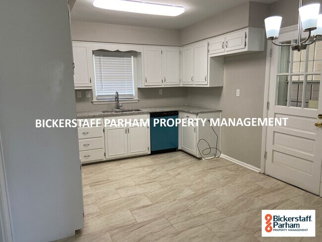 Building Photo - Modern Conveniences & Entertainment, All W...