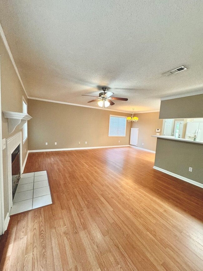 Building Photo - 211 Woodrun Dr