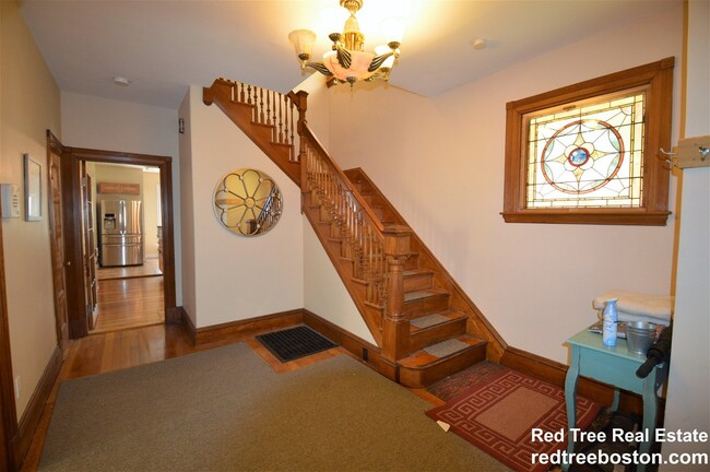 Foto del edificio - 305 Central Avenue Apt #House, Newton, MA ...