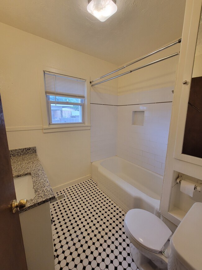 Foto del edificio - 3204 NW 14th St