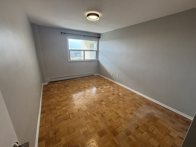 Building Photo - 1061 Queen's Blvd