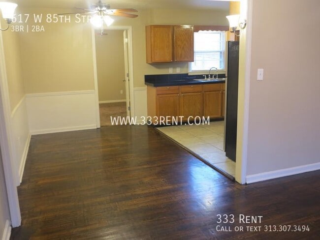 Building Photo - 617 W 85th St