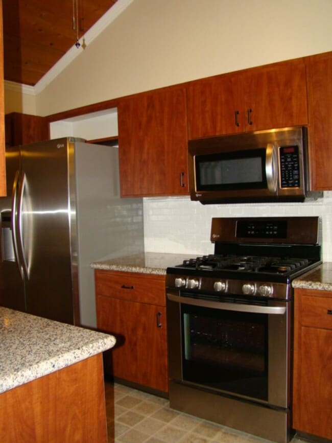 Building Photo - 606 Millich Dr