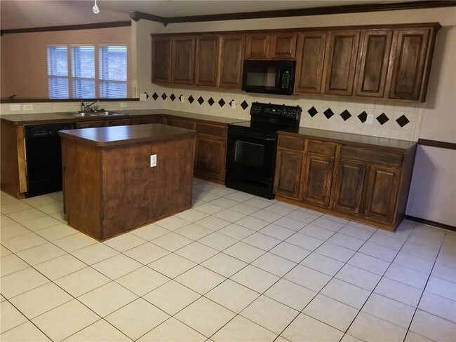 Building Photo - 5727 Goldfinch Way