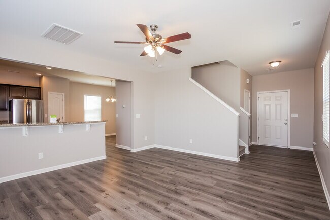 Foto del edificio - 8617 Balsam Bay Rd