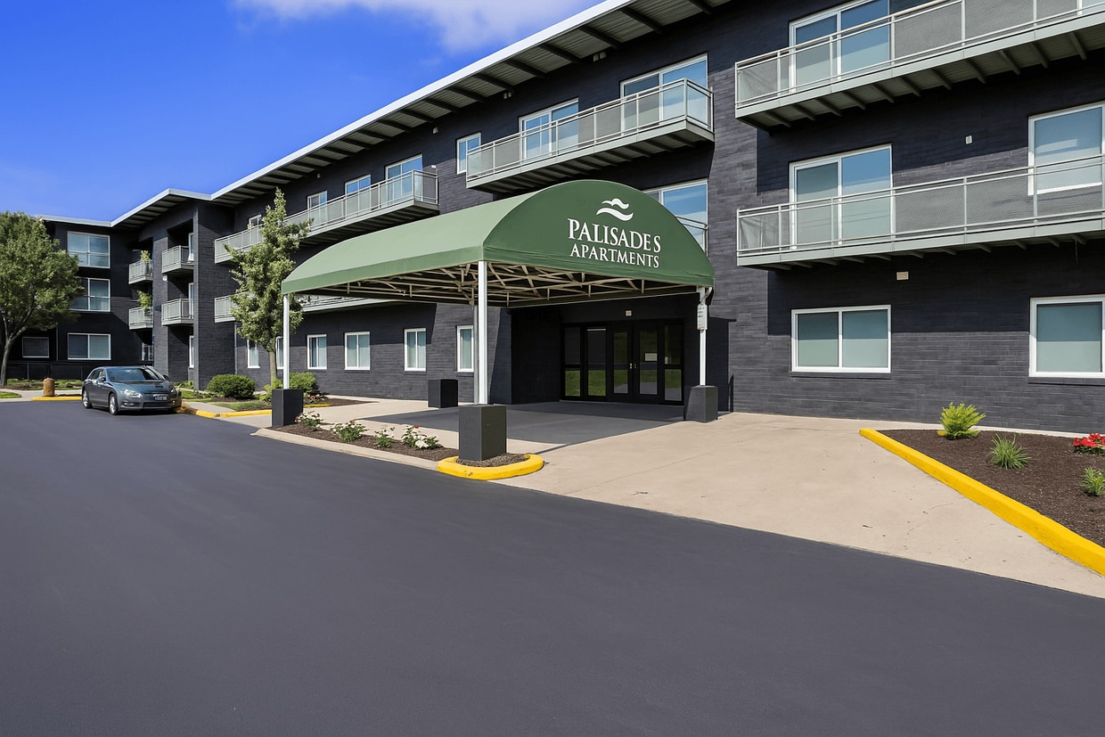 Primary Photo - Palisades Apartments