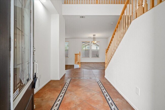 Foto del edificio - Gorgeous 4 Bedroom Home with Pool, Spa, and Abundant Space in Gated Community
