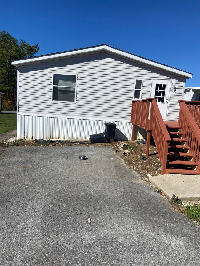 Building Photo - 103 Boxwood Ln