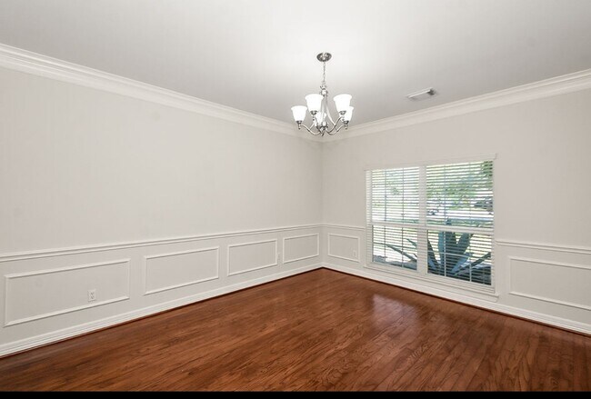Building Photo - 4119 Pembrooke Way Dr