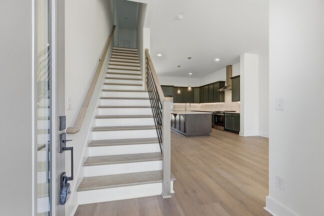 Building Photo - 3967 Clifton Ave