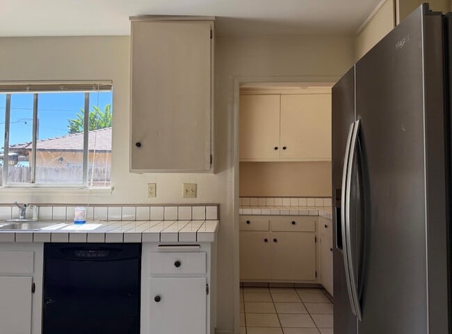Building Photo - 4675 Verdugo Pl