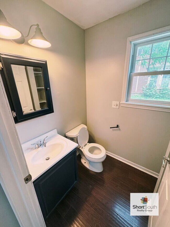 Foto del edificio - Wealthy St 4 bed 2 bath Single Family Home