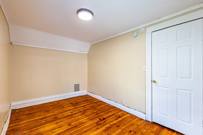 Building Photo - 447 Hawley St