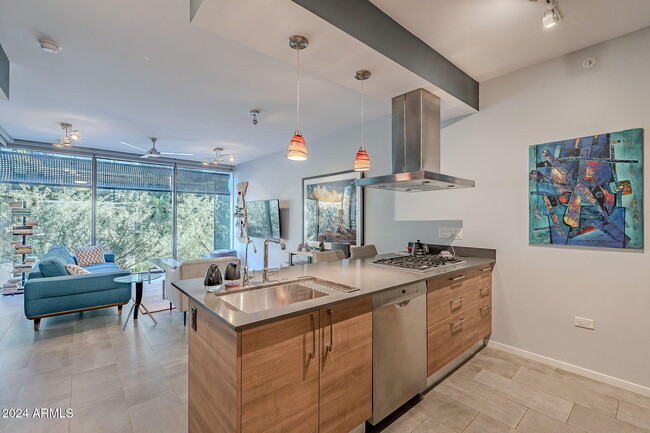 Foto del edificio - 7120 E Kierland Blvd