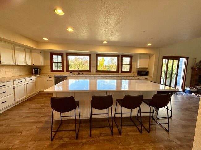 Building Photo - 20429 Sagewood Ln