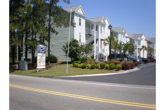 Building Photo - Fountain Pointe