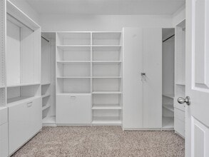 Building Photo - 11066 Walts Run Ln