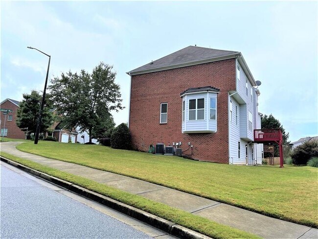 Building Photo - 1355 Lakeboat Way SW