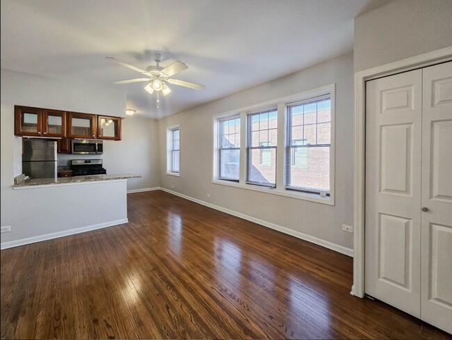 Foto del edificio - 3730 N Sheffield Ave