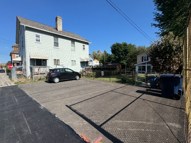 Building Photo - 505 Diamond Alley