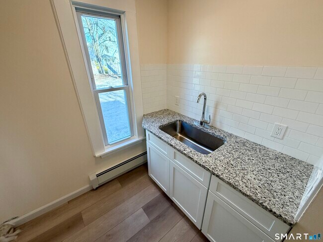 Foto del edificio - 690 Main St