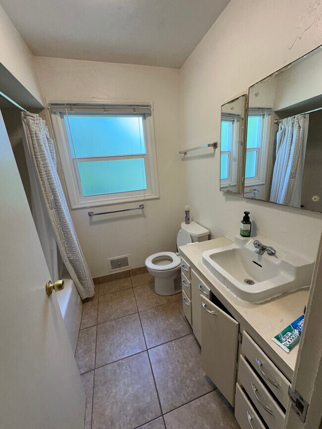 Foto del edificio - Frame House Duplex