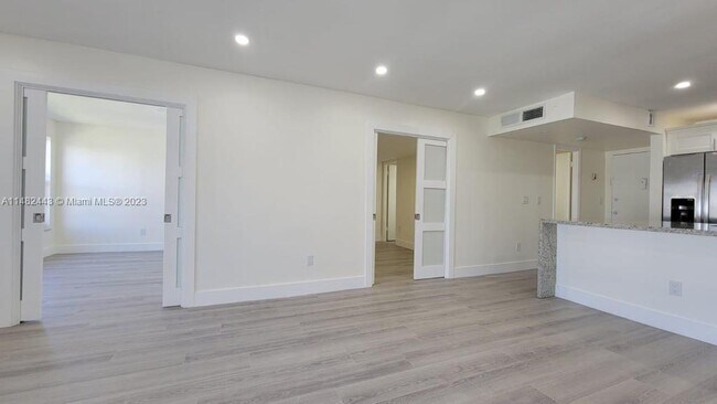 Foto del edificio - 6545 Indian Creek Dr
