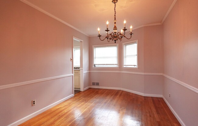 Building Photo - 3 Bedroom Plainview Split