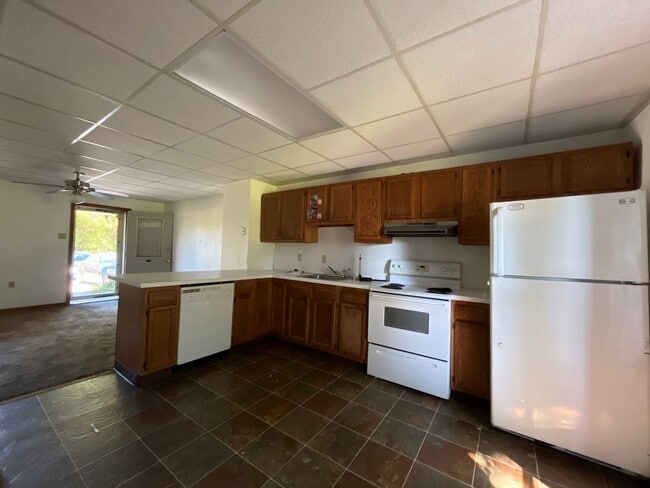 Building Photo - Spacious two-bedroom townhome in Stockerto...