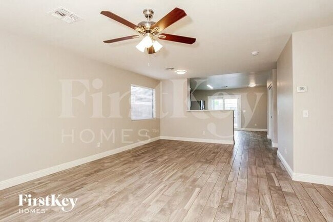 Foto del edificio - 9331 W Irma Ln