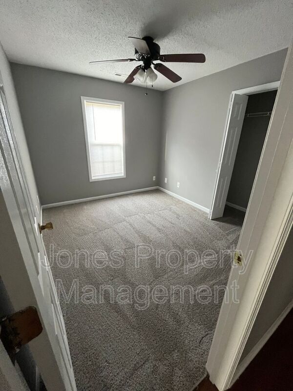 Building Photo - 810 Pine St