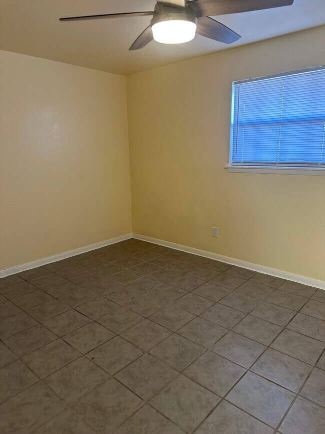 Foto del edificio - 4130 Melody Ln