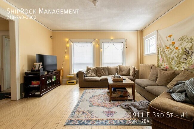 Building Photo - 1911 E 3rd St