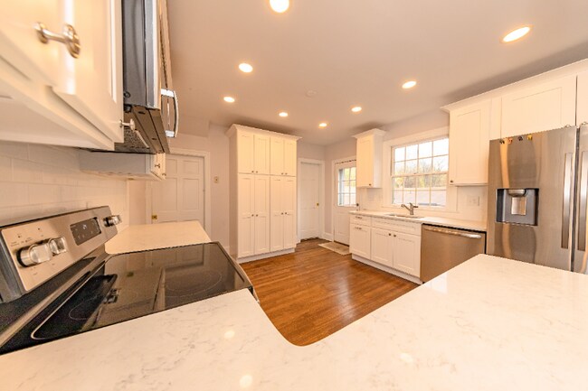 Foto del edificio - 228 N Sycamore St