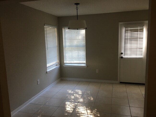 Building Photo - 5980 Savannah Dr
