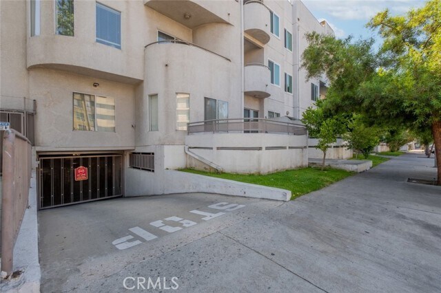 Foto del edificio - 6828 Laurel Canyon Blvd