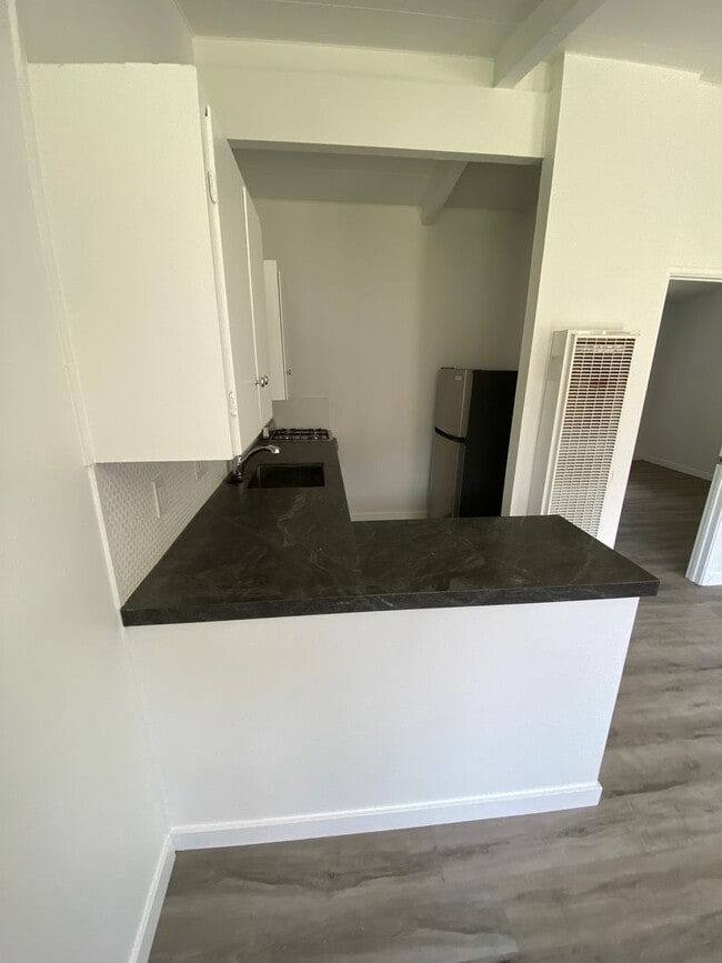 Foto del edificio - Charming Pacific Grove Duplex - Great for Military Student - Available July 1st