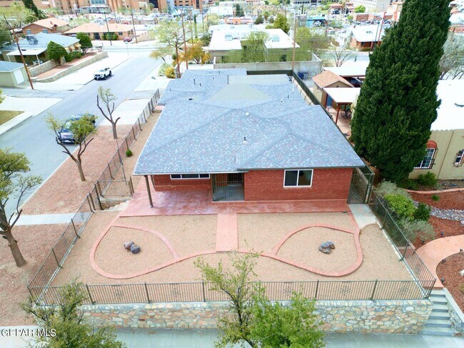 Foto del edificio - 321 Blanchard Ave