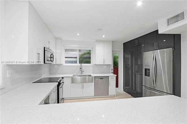 Photo - 3030 Bird Ave Townhome