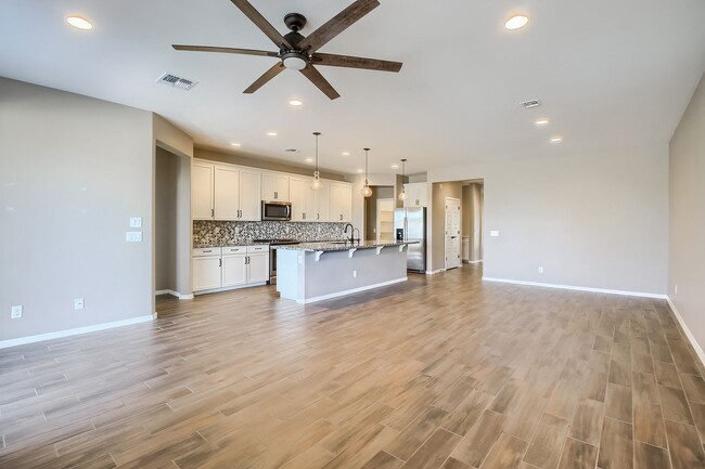 Building Photo - 4 Bedroom-  single family Mountain view ho...